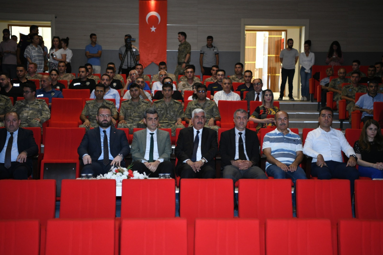 bir-daha-15-temmuzlar-yasanmasin-diye-fikri-hur-vicdani-hur-irfani-hur-konferansi-duzenlendi-294