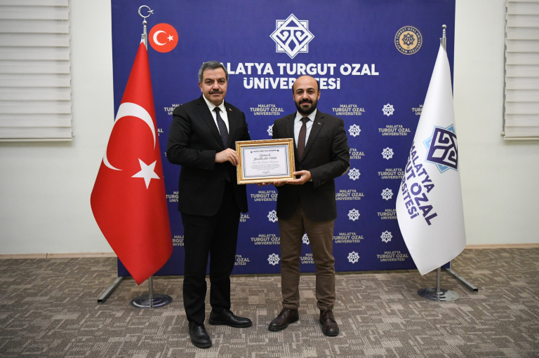 universitemizde-yenilikcilik-ve-basari-odulleri-sahiplerini-buldu-1477